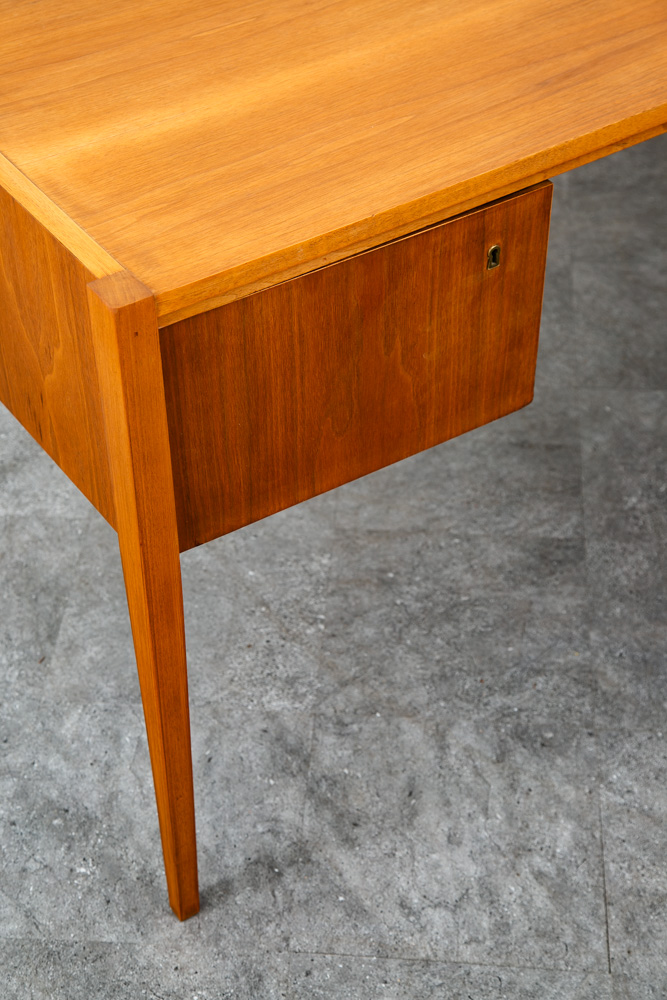 Mid Century Modern Desk Walnut Office Vintage 2 Drawers Executive Compact Mcm - Image 2