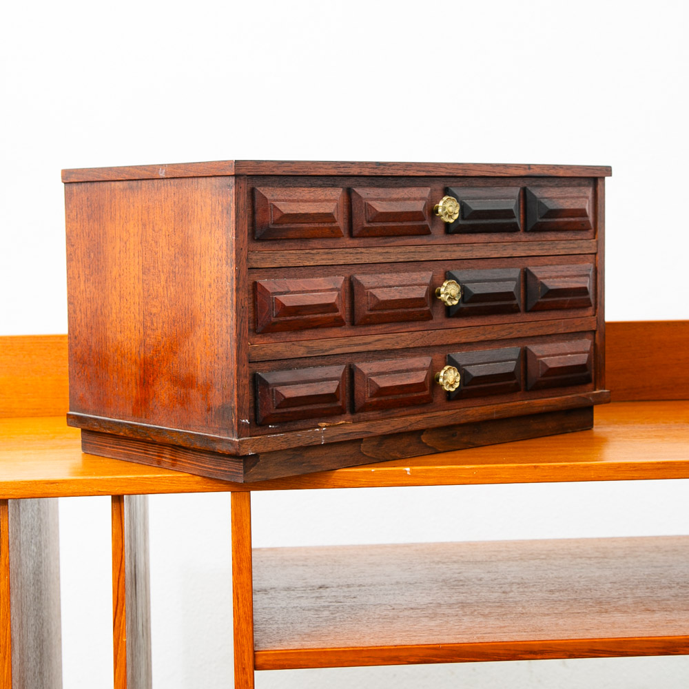 Mid Century Modern Jewelry Chest Three Drawer Walnut Drawer Ricardo Lynn & Co - Image 2