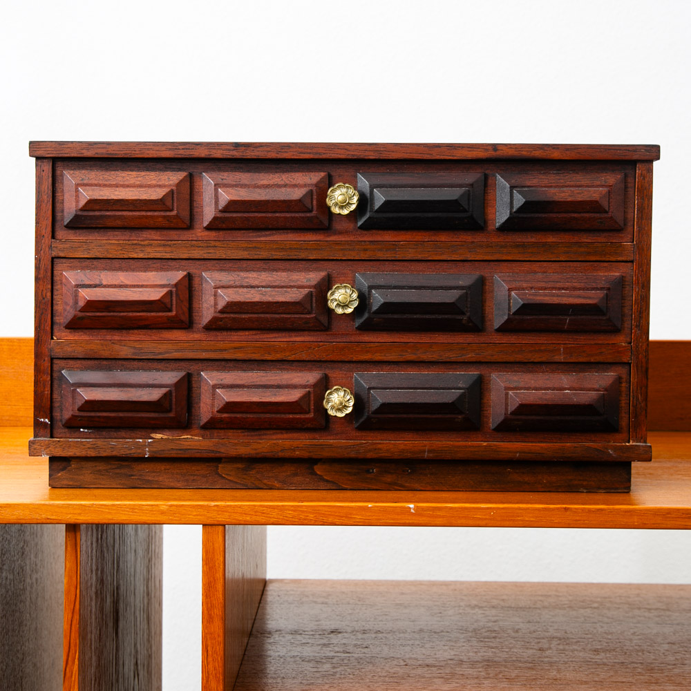 Mid Century Modern Jewelry Chest Three Drawer Walnut Drawer Ricardo Lynn & Co - Image 3