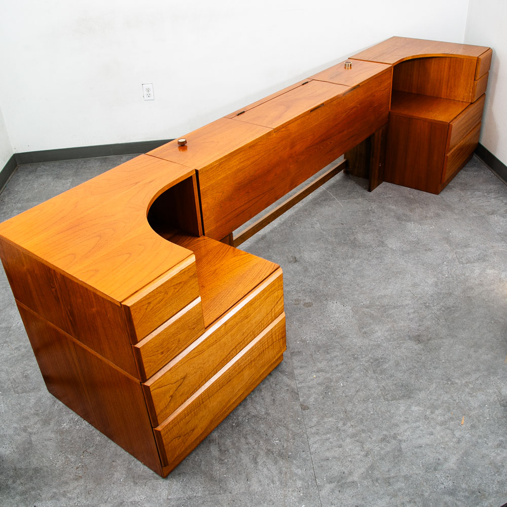 Mid Century Danish Modern Headboard Bed Frame Scova Teak nighstands Queen Mint