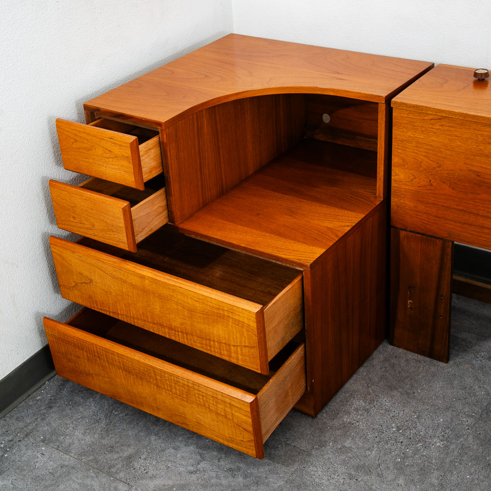 Mid Century Danish Modern Headboard Bed Frame Scova Teak nighstands Queen Mint - Image 4